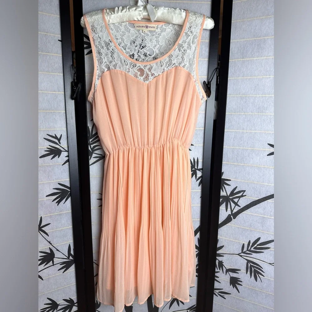 Alter’d State Peach Cream Sleeveless Dress with Pleated Skirt Size Large